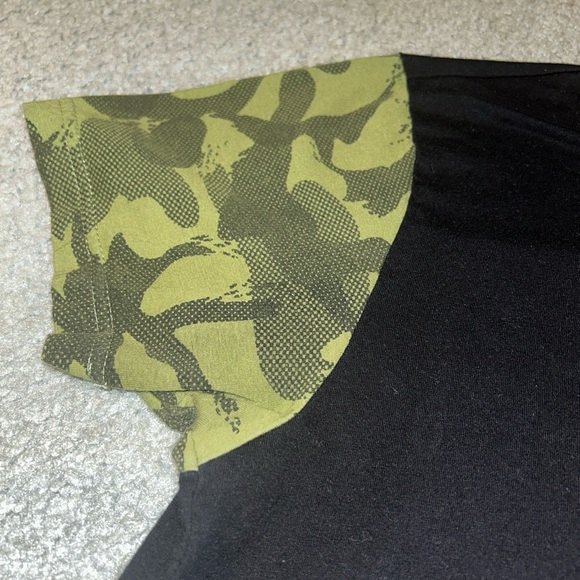 Young & Reckless Y&R Men Black/Cammo T-shirt Pocket Size L Y2K Skater camouflage - Picture 2 of 11